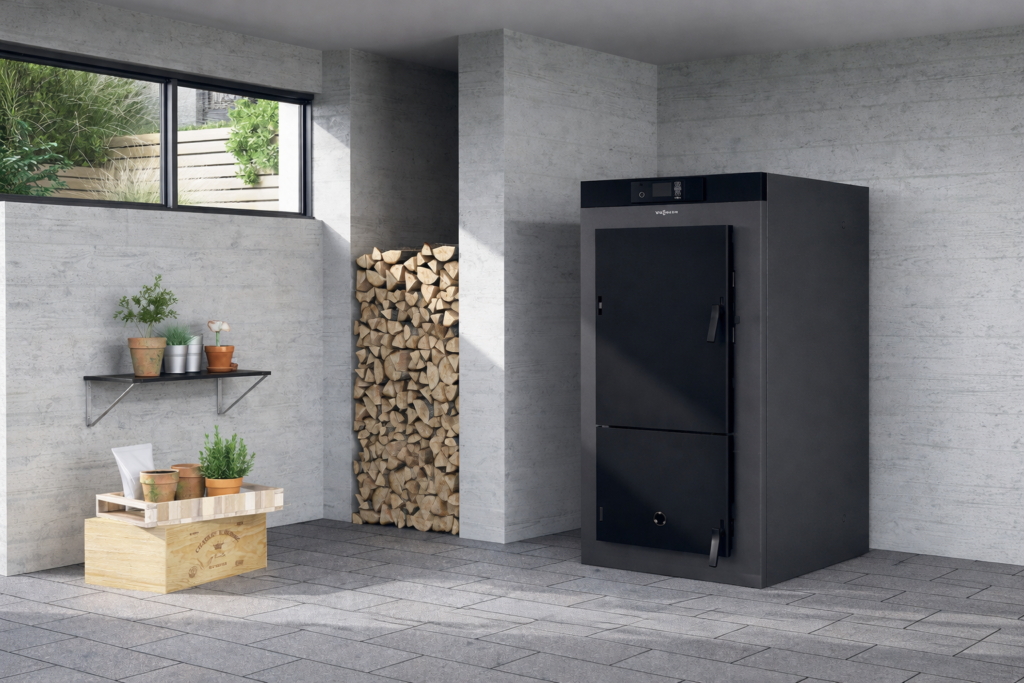 Viessmann Vitoligno Holzheizung in Heldrungen installiert – moderne Stückholzheizung im Technikraum